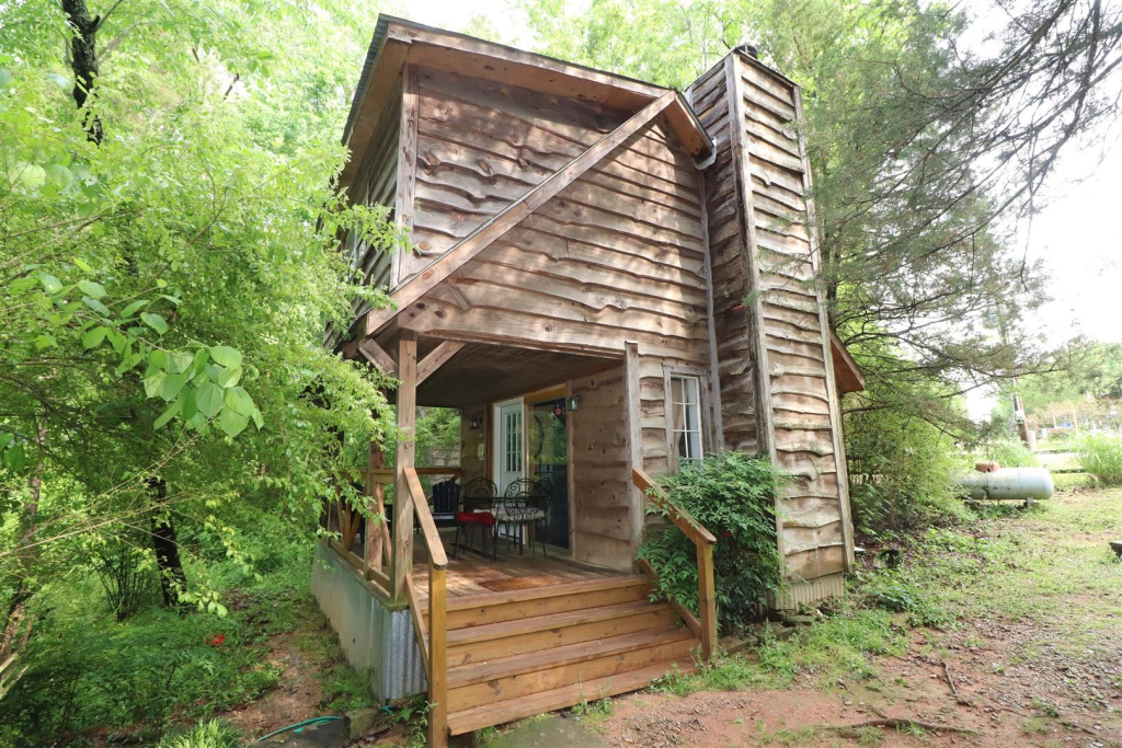The River's Edge Campground Cabin 3